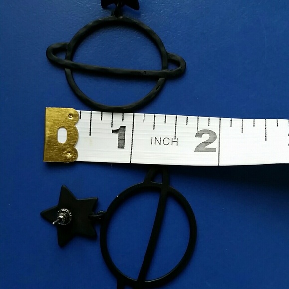 Black Metal Saturn Earrings - Picture 4 of 4
